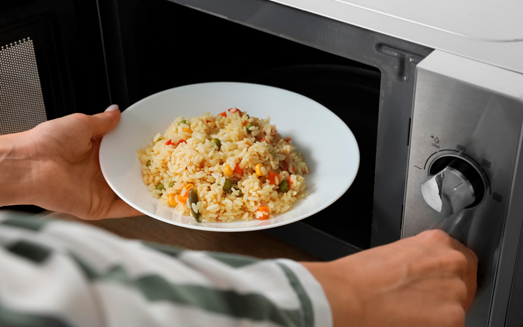 Recalentar arroz: Guía segura para evitar riesgos