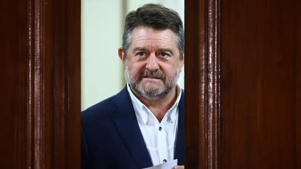 Destitución de Orrego: Ossandón pide no juzgarlo aún