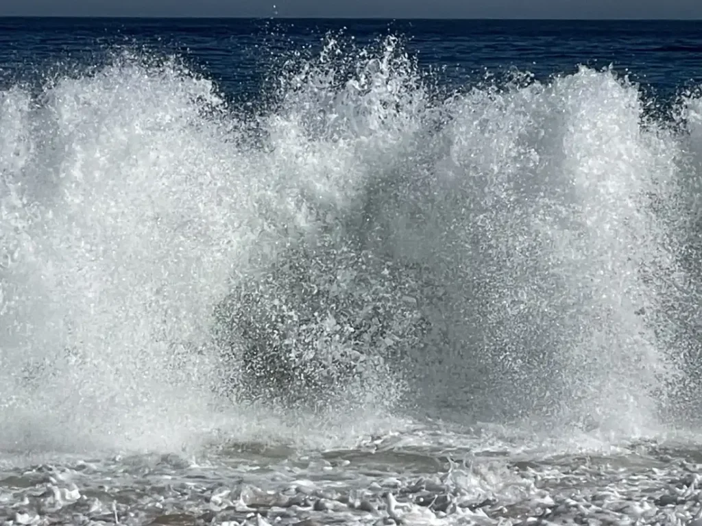 Marejadas en Chile: Aviso de la Armada para la Región