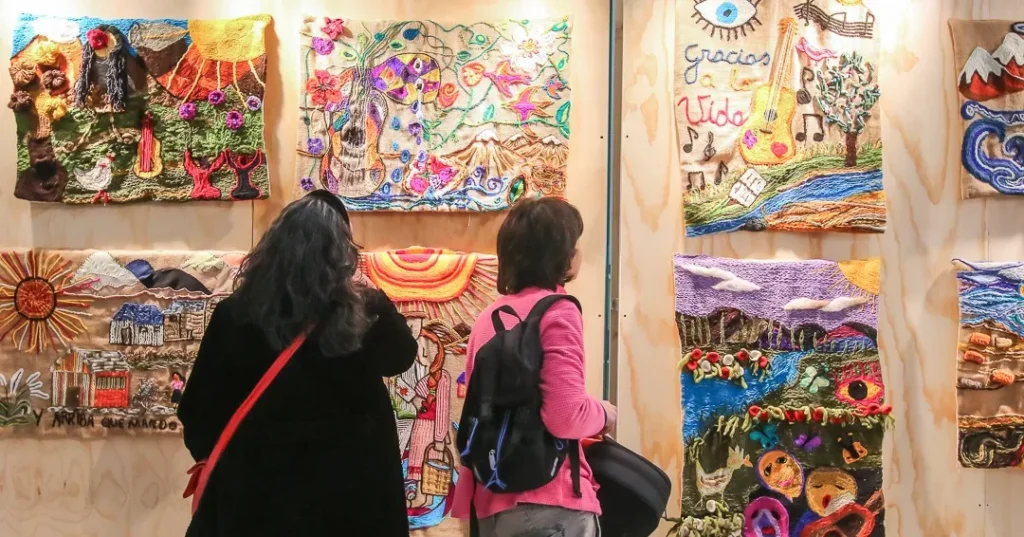 Exposición Entretejer: Un Viaje por el Arte Textil