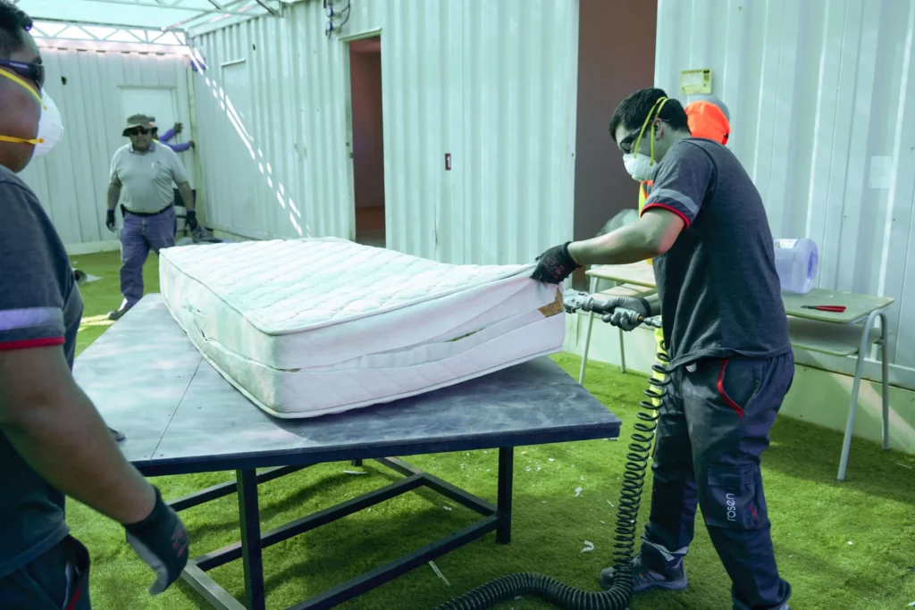 Reciclaje de colchones en Calama impulsa economía circular