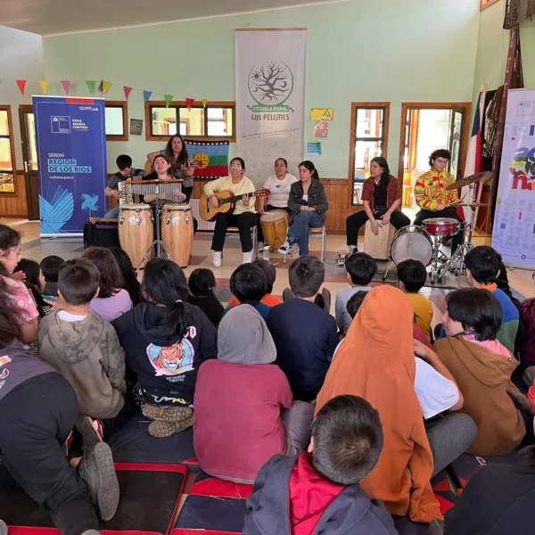 Música en vivo en escuelas rurales: Acciona Los Ríos