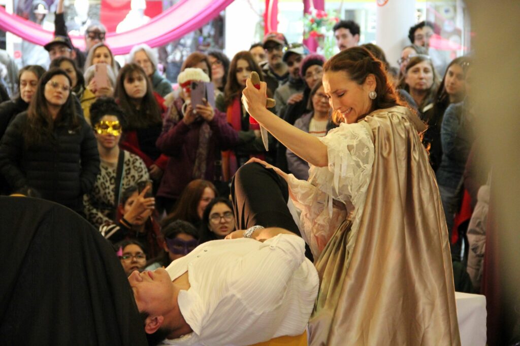 Teatro inmersivo en Punta Arenas: la magia de los libros en acción