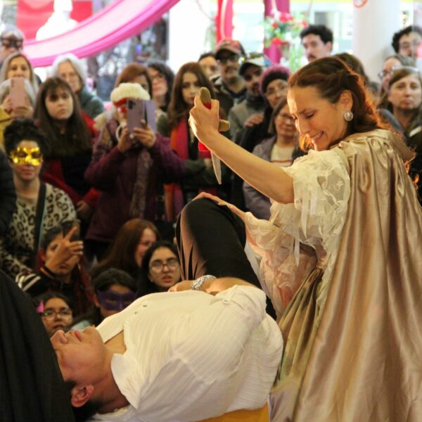 Teatro inmersivo en Punta Arenas: la magia de los libros en acción