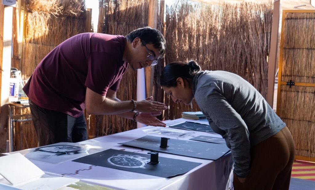 Exposición de serigrafía: La fe a través del arte en Chile
