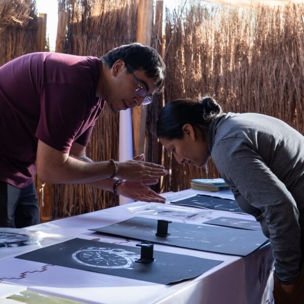 Exposición de serigrafía: La fe a través del arte en Chile