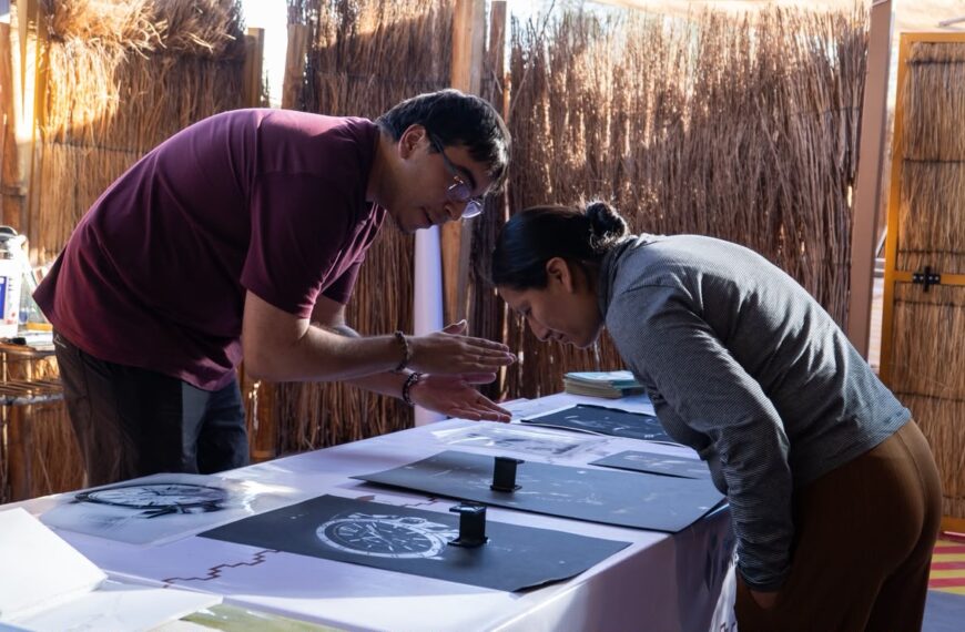 Exposición de serigrafía: La fe a través del arte en Chile