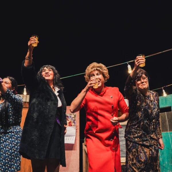 Mujeres en la Escena: Descubre el Arte Escénico en Valparaíso